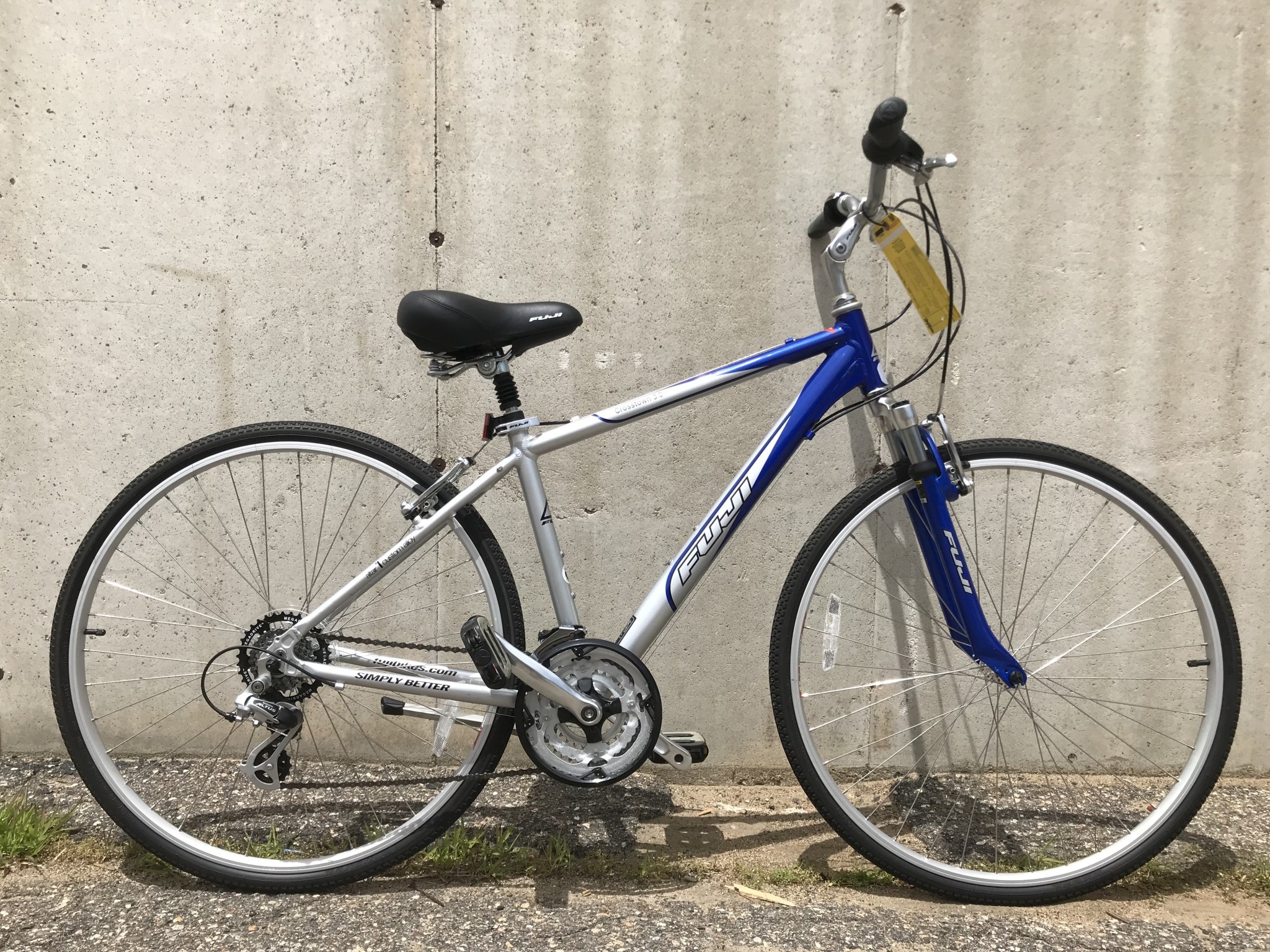 Fuji Crosstown 3.0 Hybrid Bike 