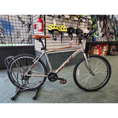 Pre-owned Fuji Adventure Rigid Mountain Bike, 26" Wheels, 19" Frame