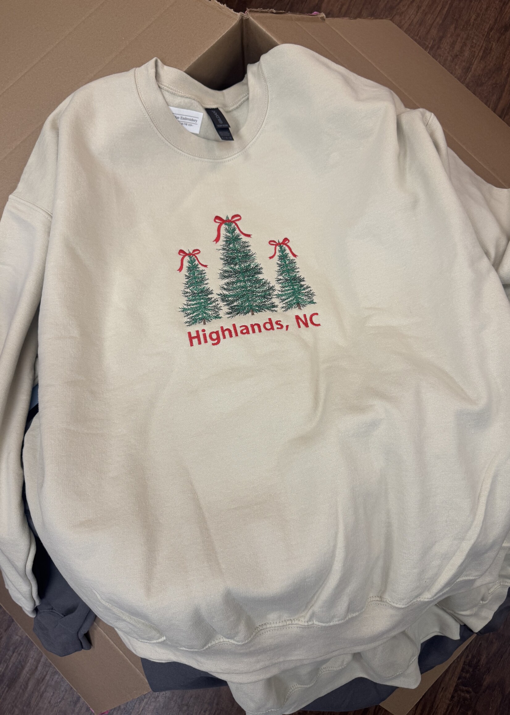 Ellie Mae Embroidery Tree Trio/Highlands, NC Embroidered Pullover