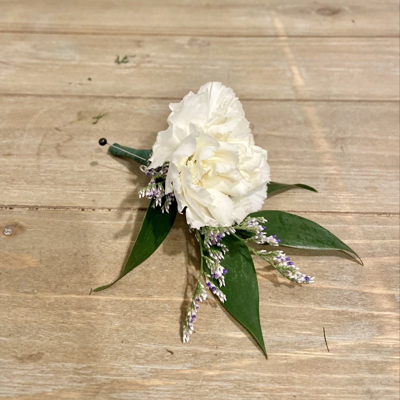 Boutonnière : White Carnation