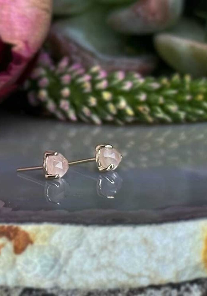 Modern Mood Solitaire Aura 14k Yellow Gold with Rose Cut Cabochon Pink Chalcedony 3mm Threadless