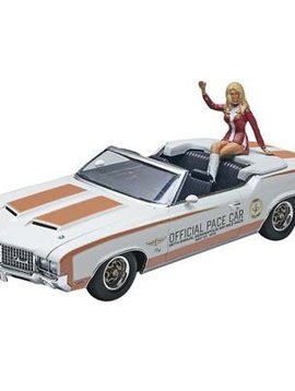 Revell RMX854197 1/25 1972 Olds Indy Pace Car w/Figure