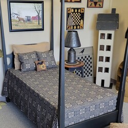 Pine Creek Nantucket Bed Cover Black over Tan