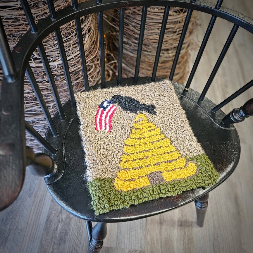 Hooked Rug Mat Bee Skep with Crow & Flag - 14" x 12"