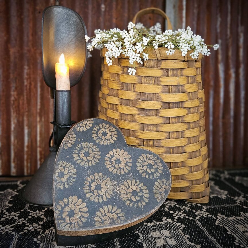 Heart Box Round Floral Design in Black with Lid - 7.5" x 3"