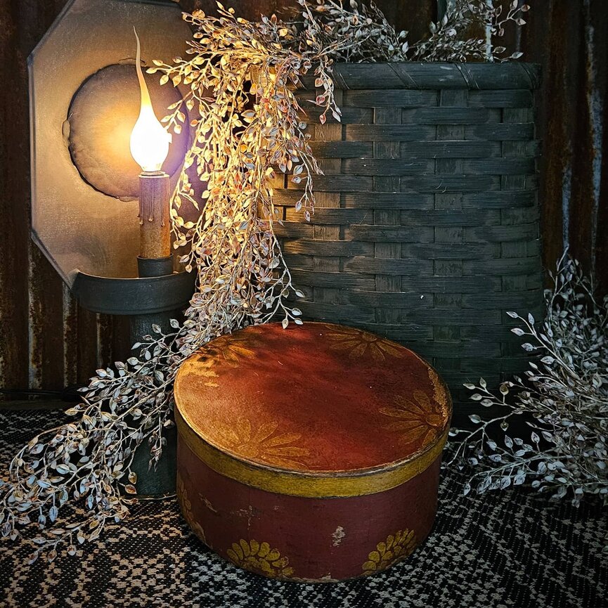 Round Box with Lid Floral Red - 7.5"