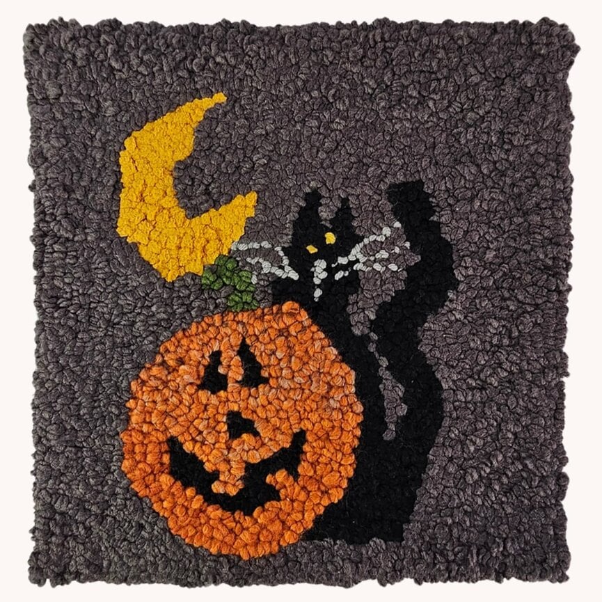 Hooked Rug Black Cat & Smiling Pumpkin - 14" x 13"