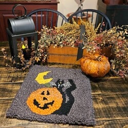 Hooked Rug Black Cat & Smiling Pumpkin - 14" x 13"