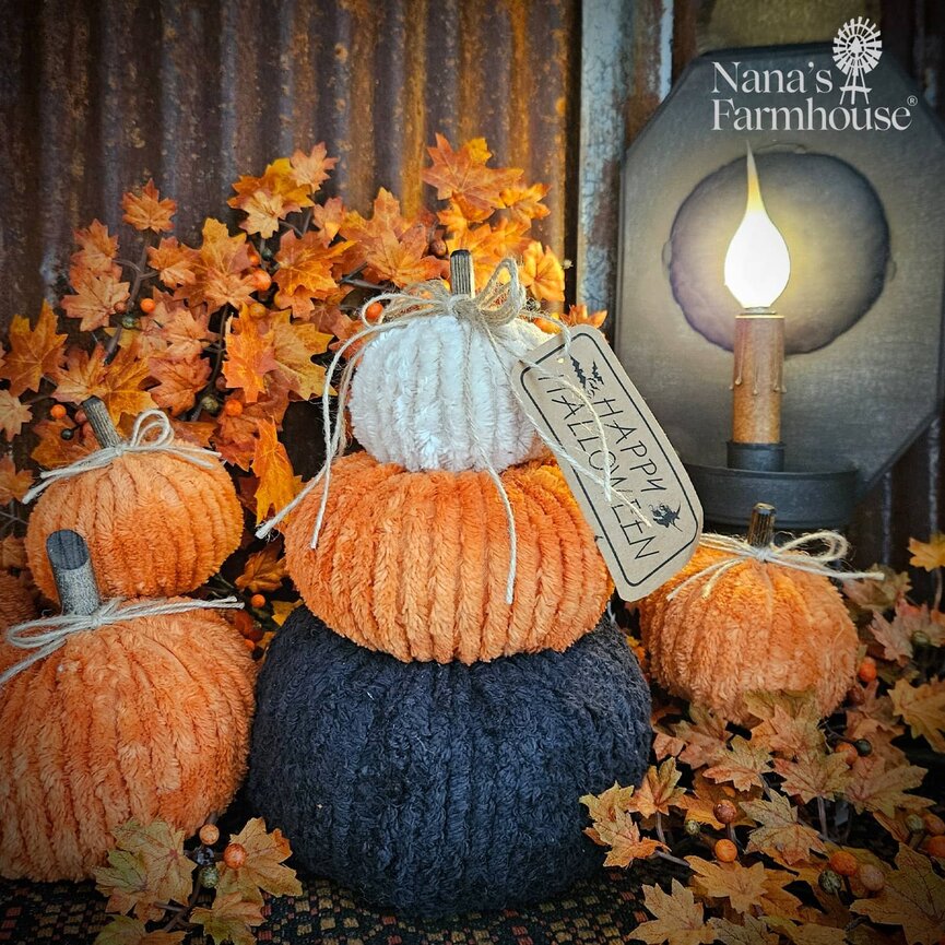 Chenille Stacked Pumpkins White Orange Black Small - 7" x 9"