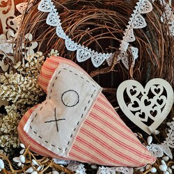 XO Heart Bowl Filler Pillow - 9"