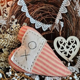 XO Heart Bowl Filler Pillow