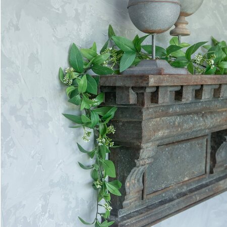 Mountain Laurel with White Berries Garland - 6'