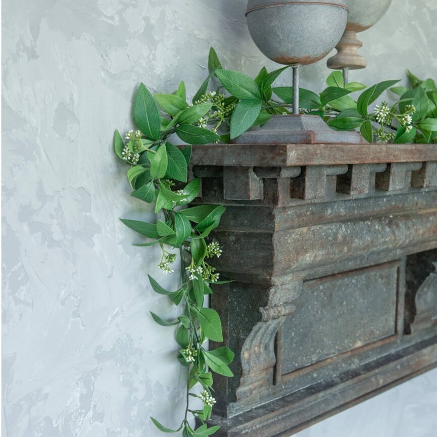 Mountain Laurel with White Berries Garland - 6'