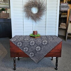 Twill Table Square Whig Rose Black - 50" x 50"