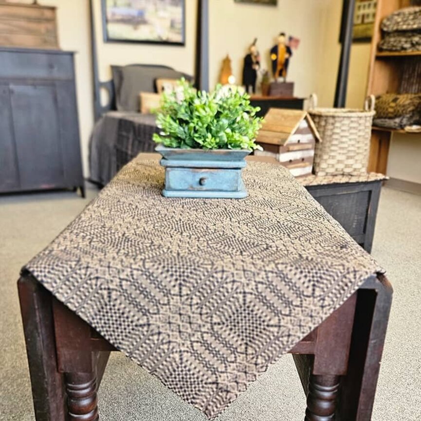Pine Creek Norwich Black over Tan Table Square - 34"
