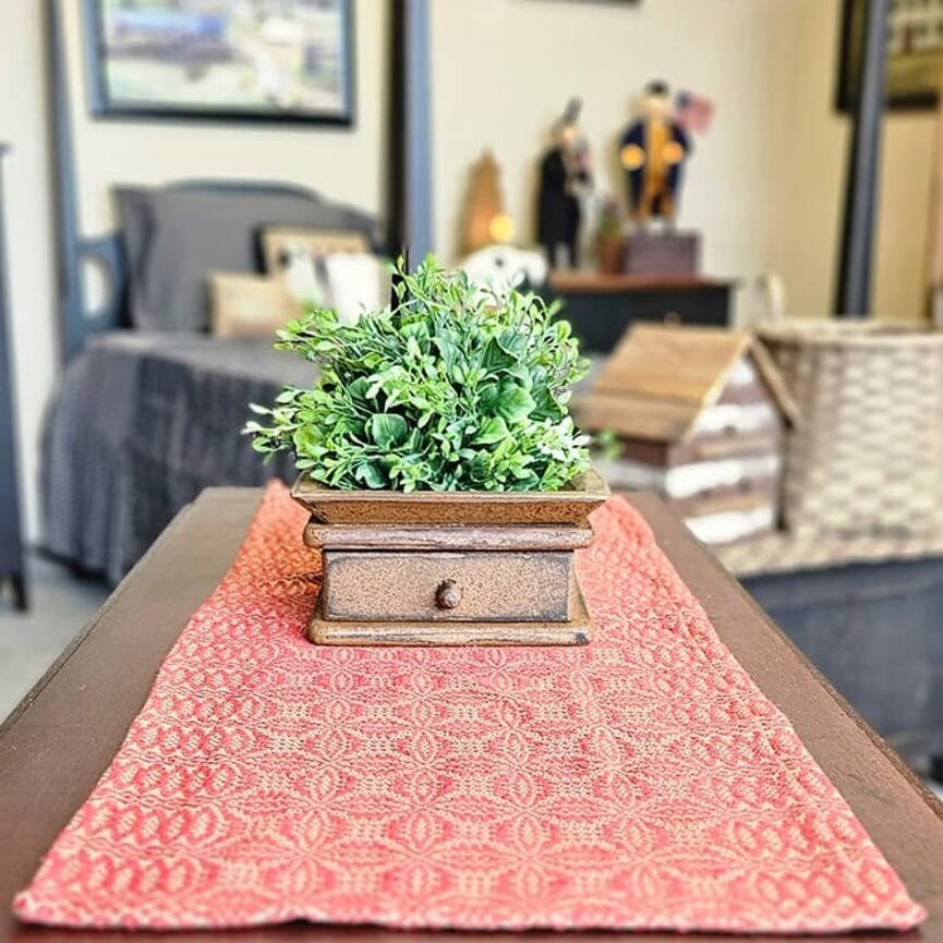 Wickford Red Tan Short Runner - 14" x 32"