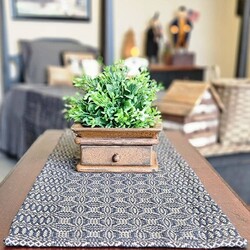 Wickford Black Tan Short Runner - 14" x 32"