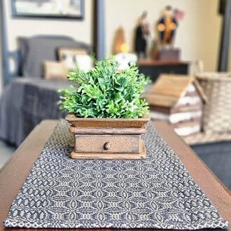 Wickford Black Tan Short Runner