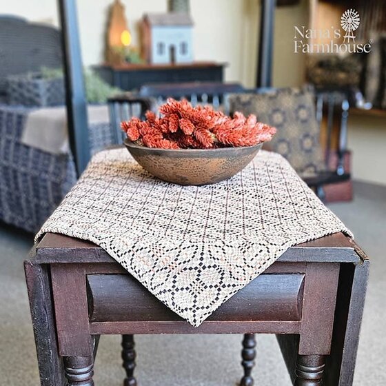 Smithfield Black Rust Linen Table Square - 34"