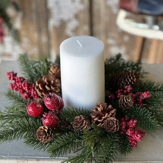 Bluster Berry Greens Candle Ring - 11"