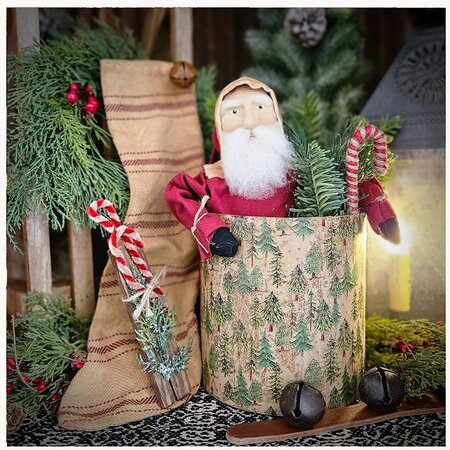Primitive Santas from Jessica White