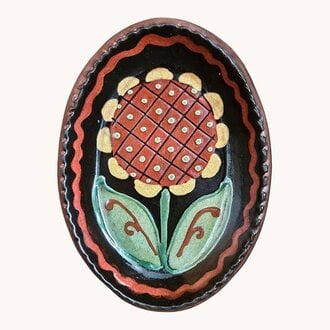 Round Flower with Black Background Oval Plate
