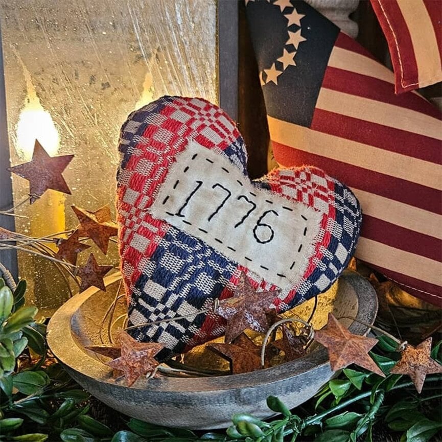1776 Coverlet & Muslin Heart - 6.5"