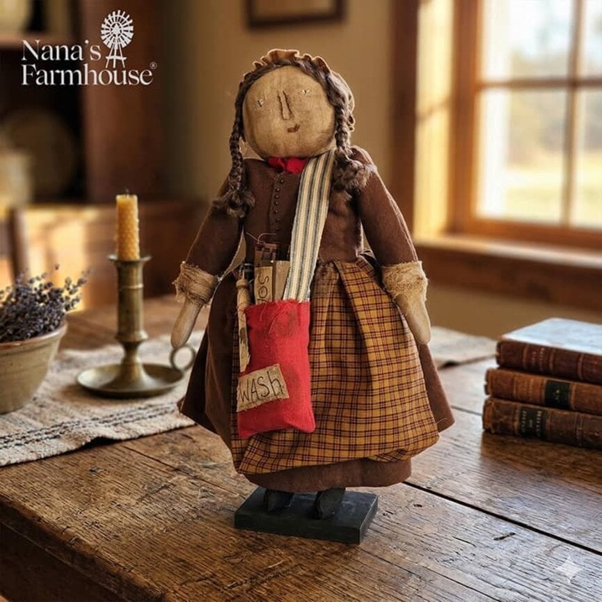 Colonial Woman in Apron with Wash Bag - 21"