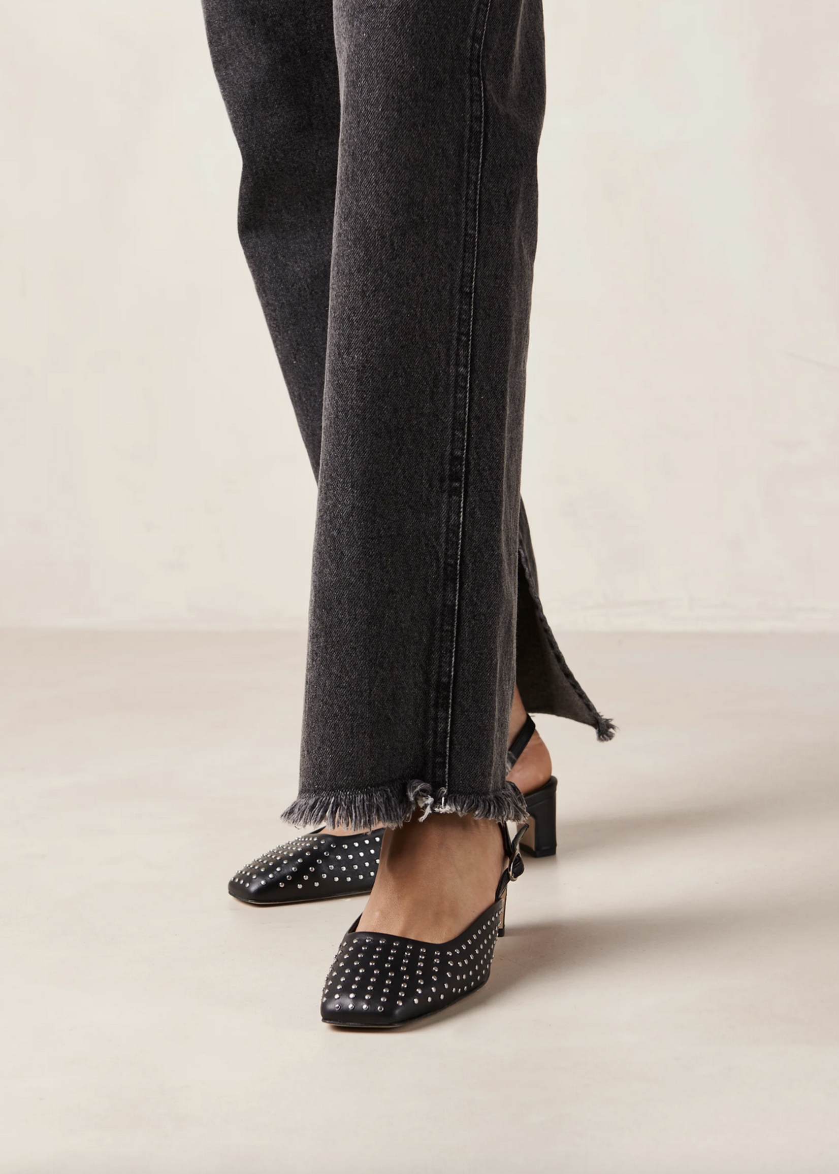 Aloha Lindy Studs Leather Pumps