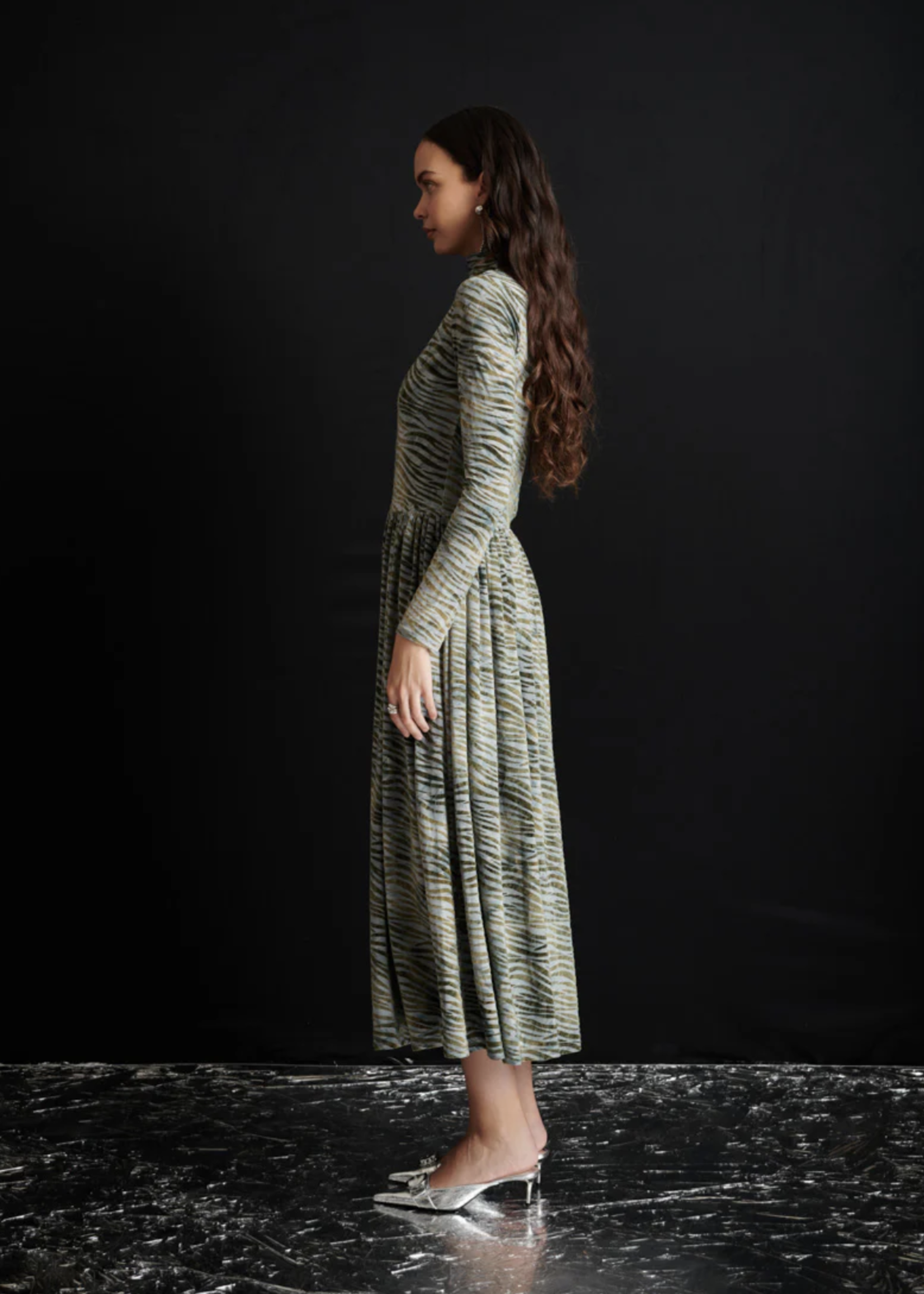 Ghospell Bria Zebra Midi Dress