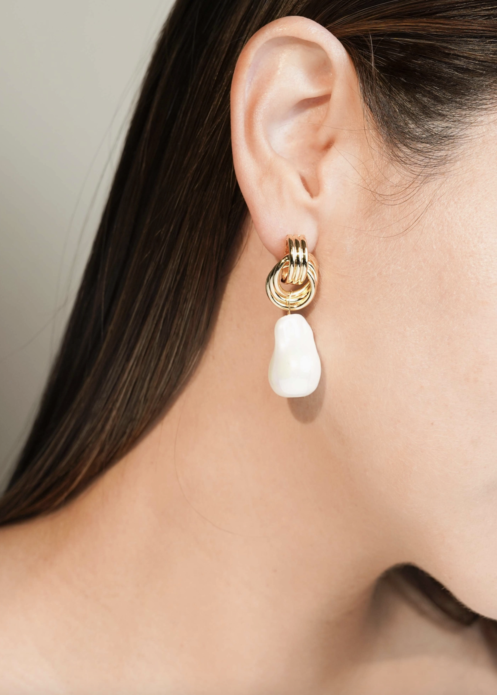 KOZAKH Nicole Vegan Pearl Earrings