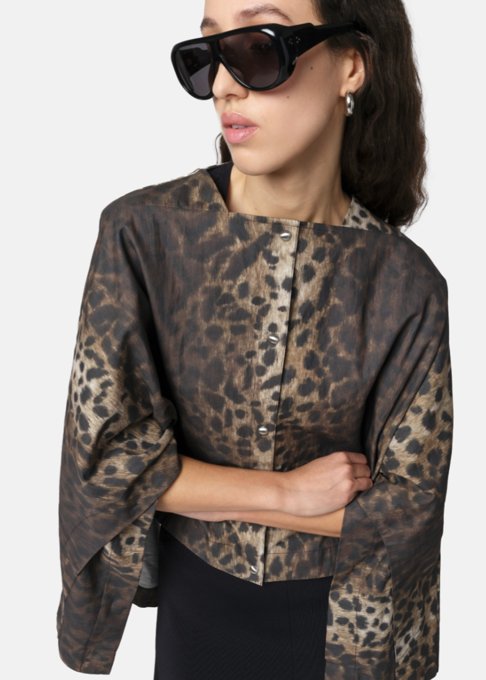 APPARIS Quinn Leopard Cape