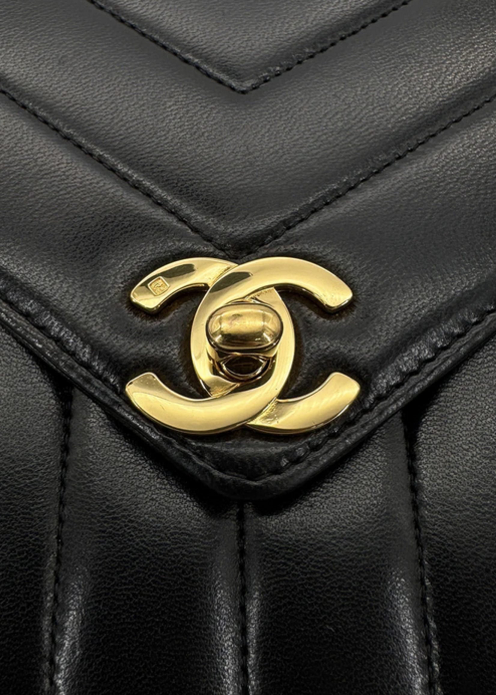 CHANEL Vintage Chevron Quilted Envelope Flap
