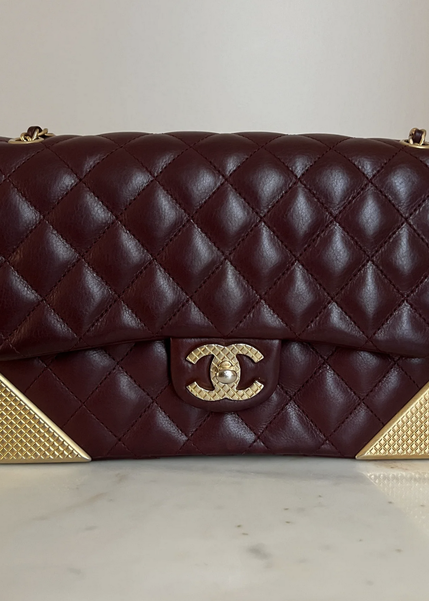 CHANEL Rock the Corner Flap