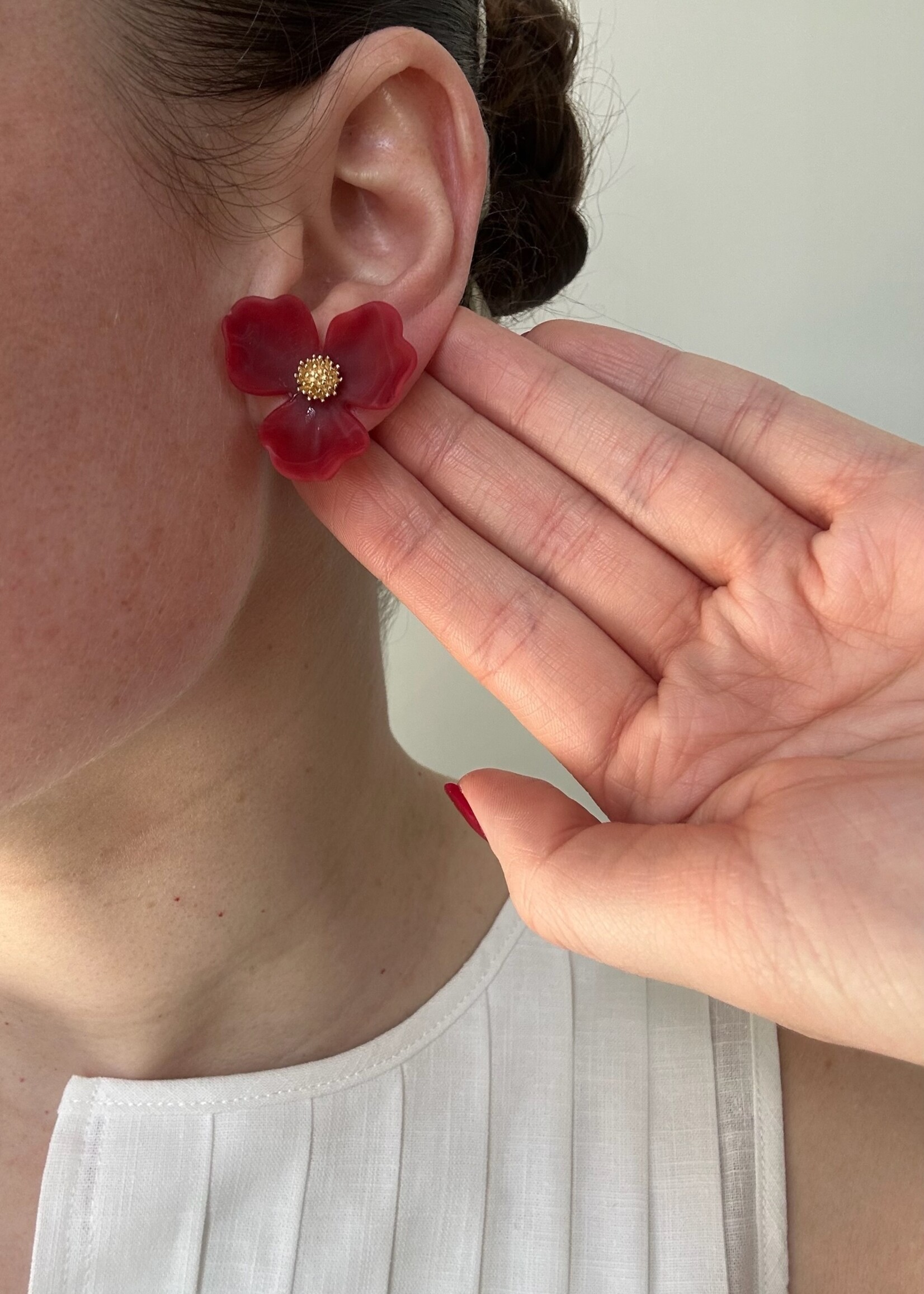 NAHMU Frosted Floral Stud