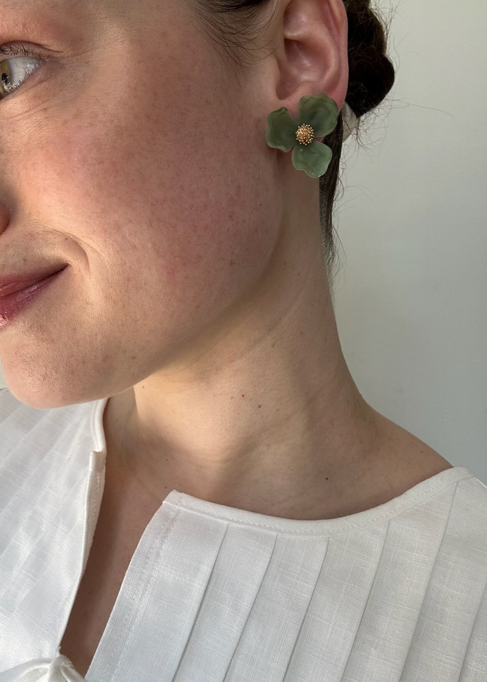 NAHMU Frosted Floral Stud