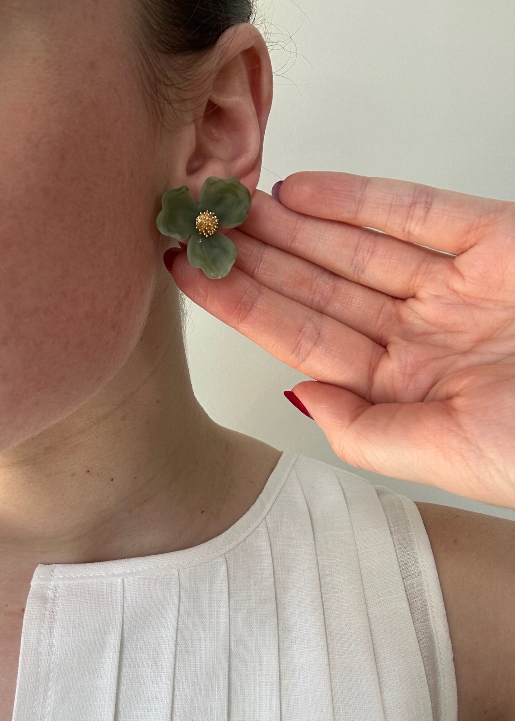 NAHMU Frosted Floral Stud
