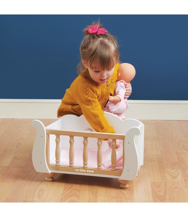 LE TOY VAN LIT DE POUPÉE À BARREAUX