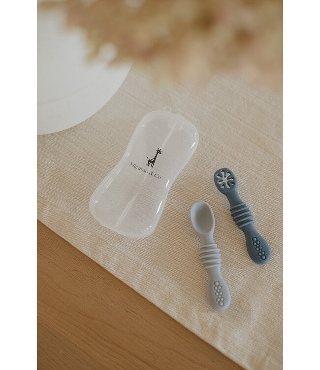 MICASSO & CO CUILLÈRES D'APPRENTISSAGE EN SILICONE - BLEU PÂLE & BLEU NUIT