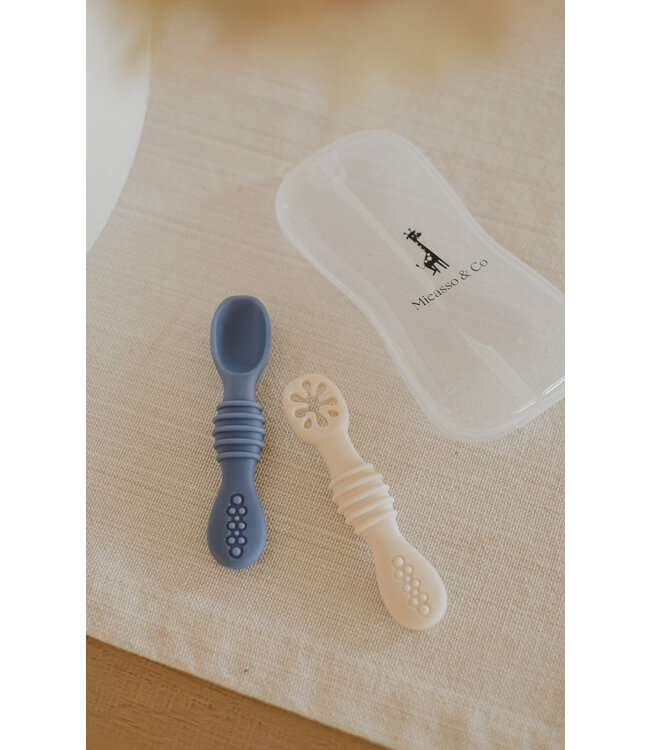 MICASSO & CO CUILLÈRES D'APPRENTISSAGE EN SILICONE - BLEU MAJESTUEUX & CRÈME