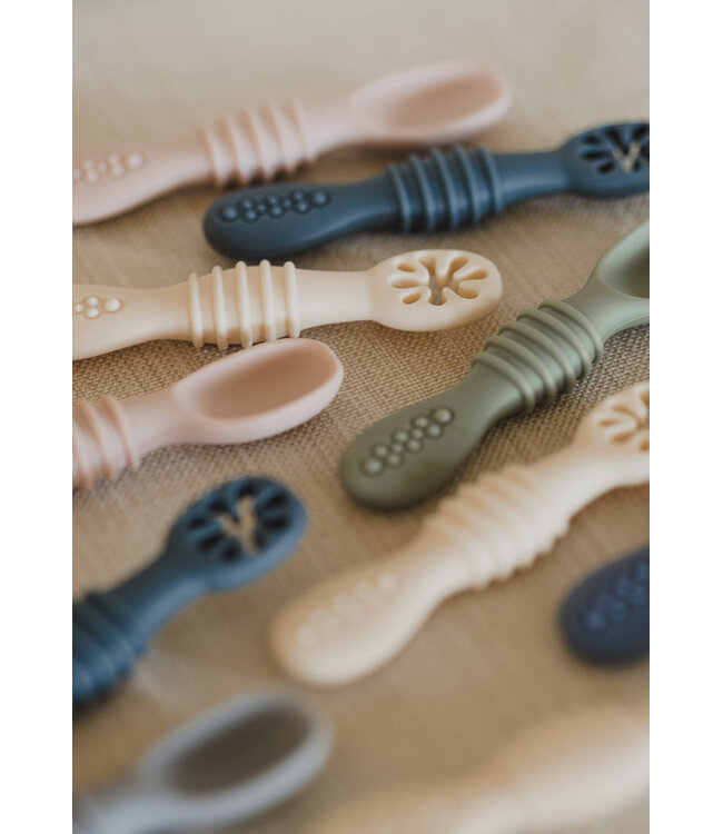 MICASSO & CO CUILLÈRES D'APPRENTISSAGE EN SILICONE - BLEU MAJESTUEUX & VIEUX ROSE