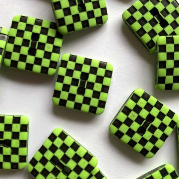 TGB4906 Green & Black Checker Sewing Buttons - 18mm
