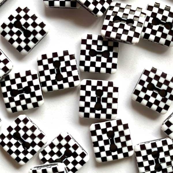 TGB4905  Black & White Checker Sewing Buttons - 12mm