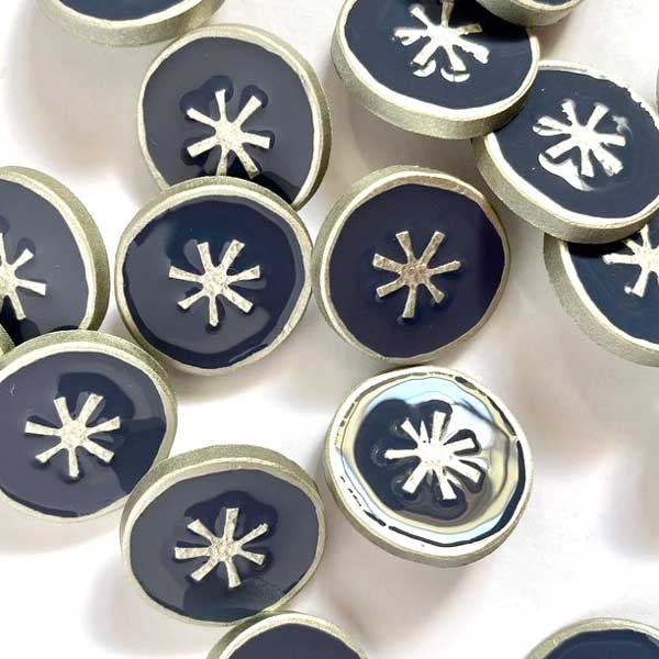TGB2835 Navy Resin Silver Edge Sewing Buttons - 18mm