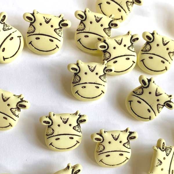 TGB5466 Smiling Cow Sewing Buttons - 15mm