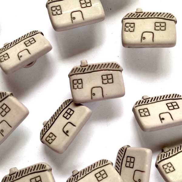 TGB2813 Grey House Sewing Buttons - 15mm