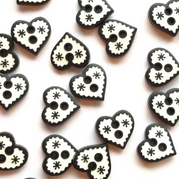 TGB4247 Black Heart White Center Sewing Buttons - 12mm