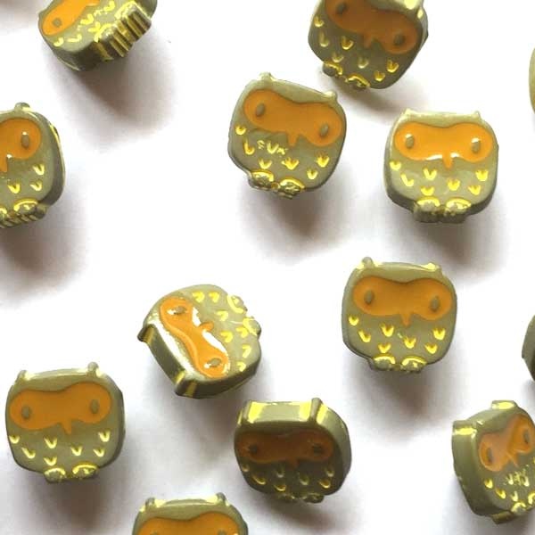 TGB2782 Green Owl Mustard Eyes Sewing Buttons - 12mm