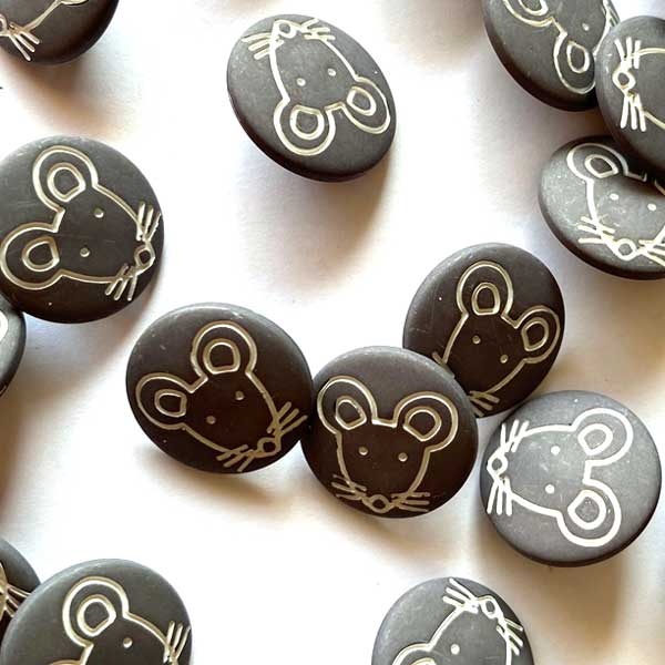 Textile Garden TGB4510 Grey Off White Mouse Sewing Buttons - 15mm
