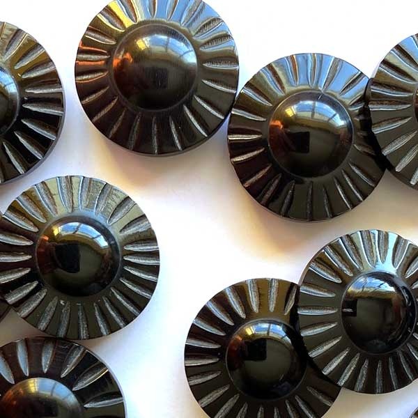 TGB4801 Black Horn Flower Sewing Buttons - 25mm